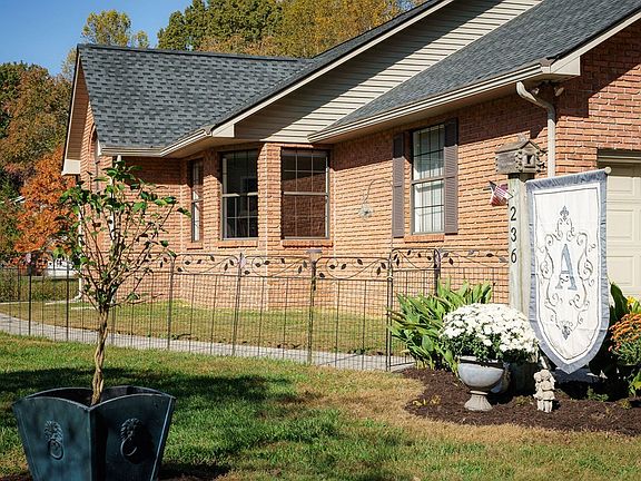 5th image of 236 Stratford Dr