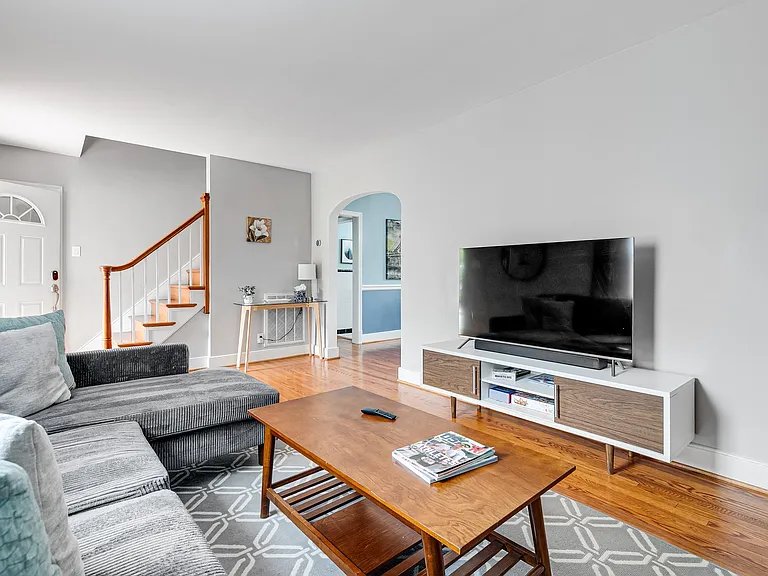 2424 Wedgewood Ave — Photo 2