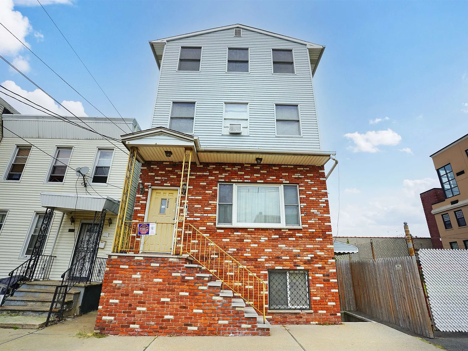 3 bed, 1.0 bath, $2,300 — Photo 2