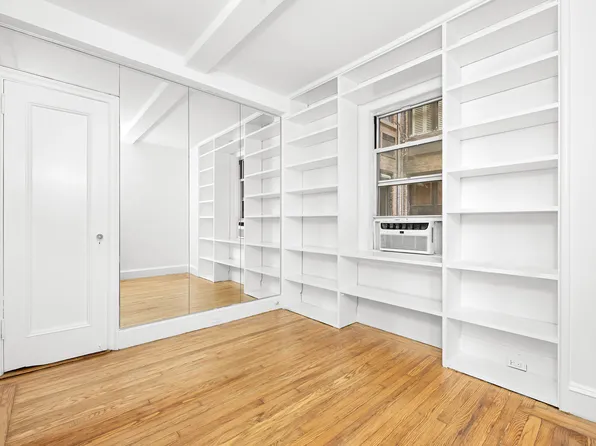 439 East 51st Street image 10 of 14