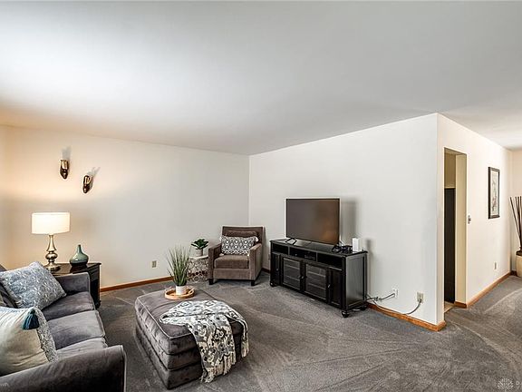 2nd image of 539 Colonial Dr