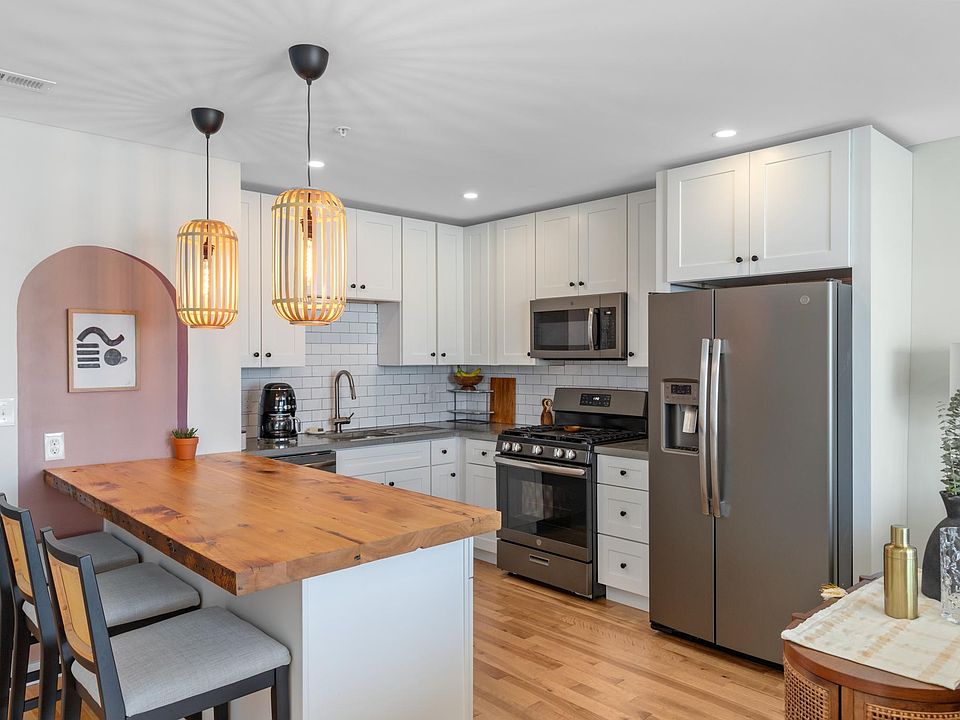 1st image of 1331 N Randolph St #11