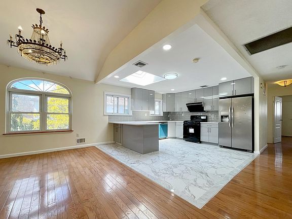 5th image of 209 Paulding Ave Floor 2