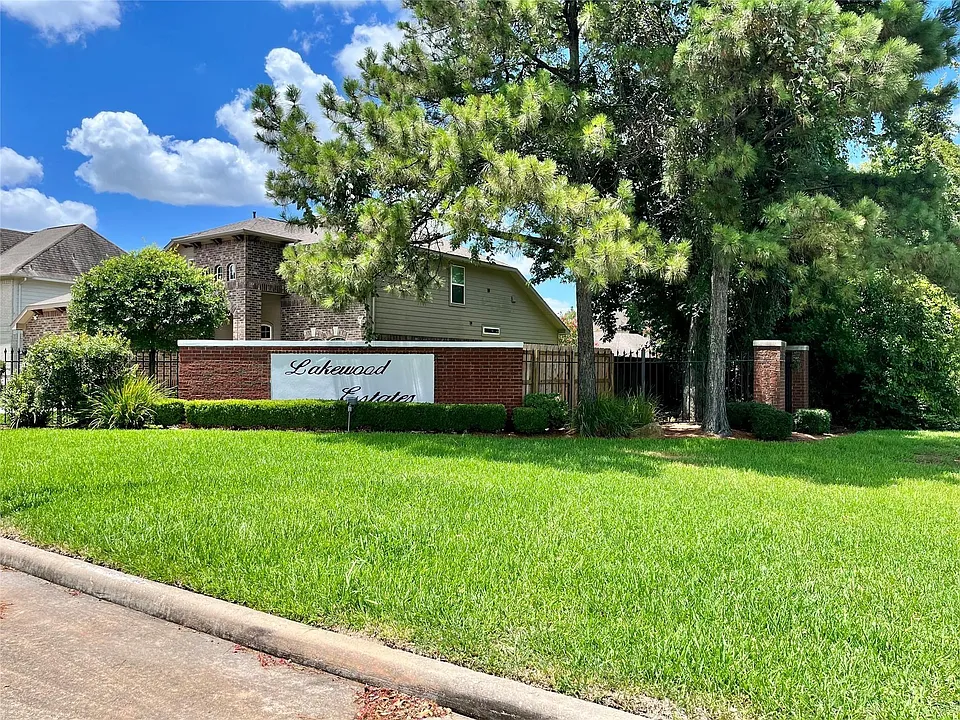 202 Almond Dr