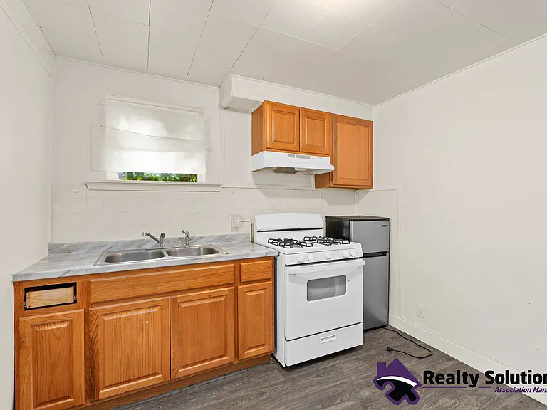 733 E Cherry St — Photo 17