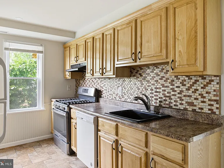 820 Greenhill Rd — Photo 14