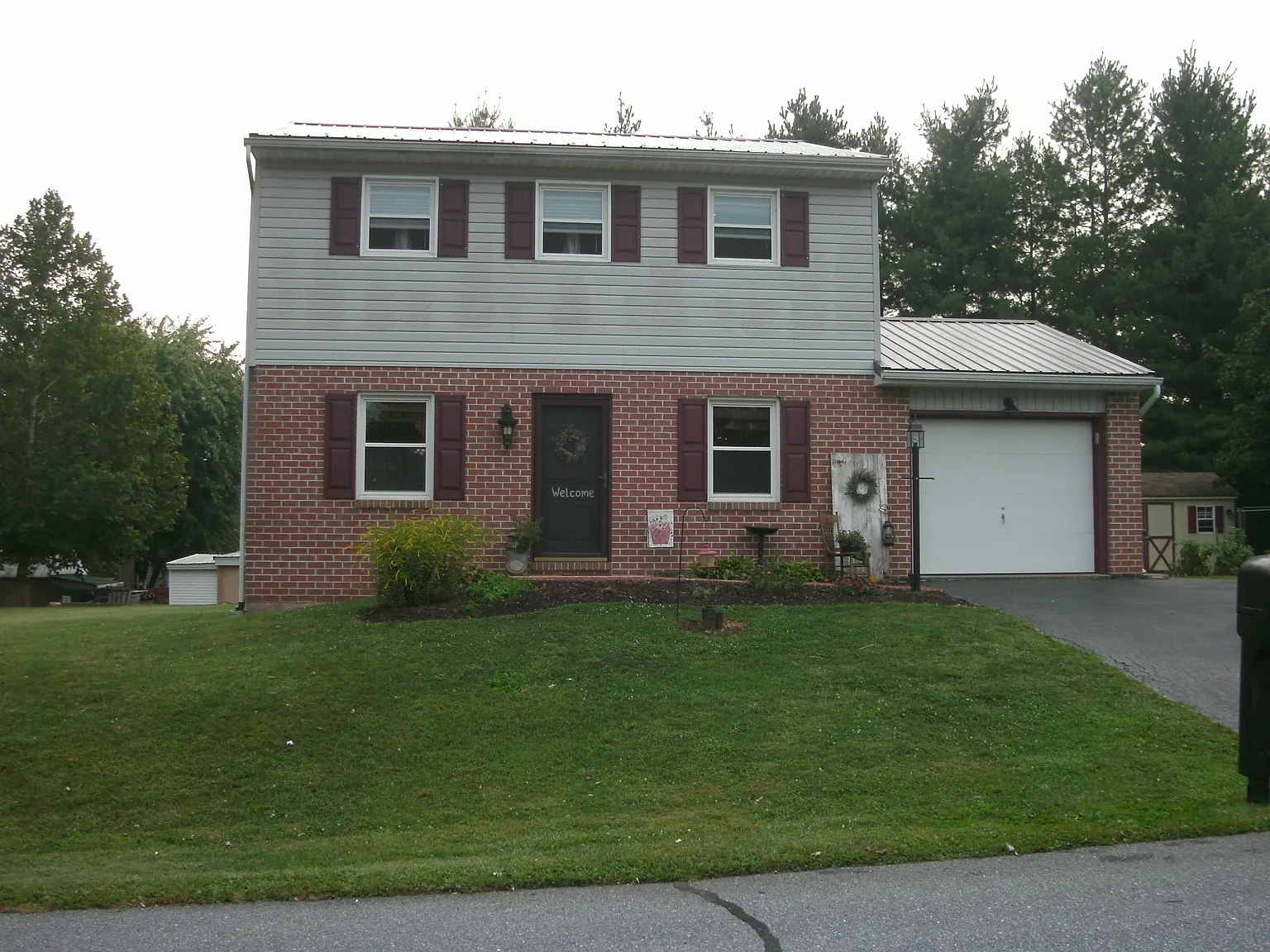 906 Hannah Dr photo 1
