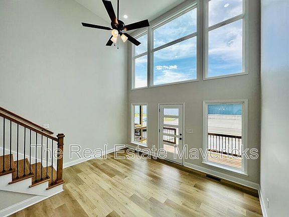 4th image of 1902 S Holly St #102