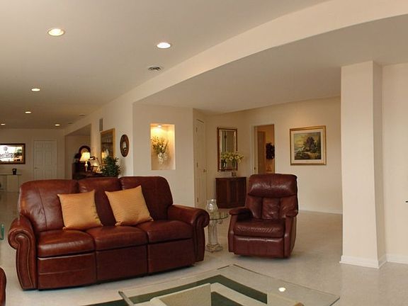 5th image of 1891 Applewood Dr