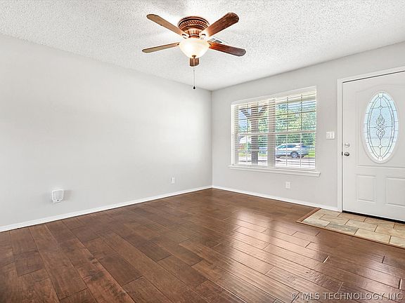 4th image of 405 Kelly Ct