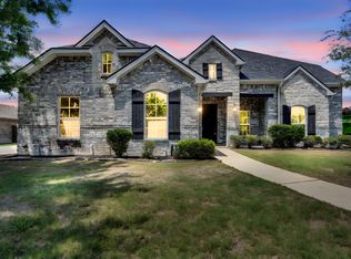 211 Debbie Way, Red Oak, TX 75154