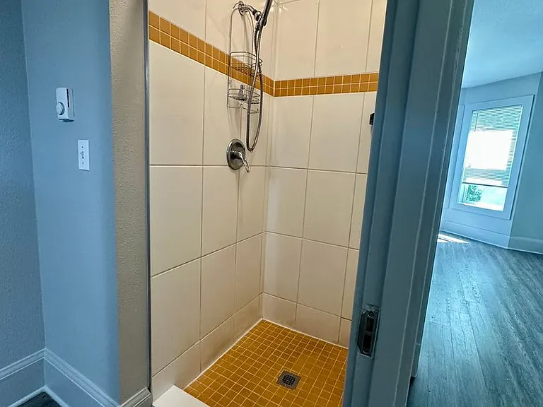814 Columbia St — Photo 33