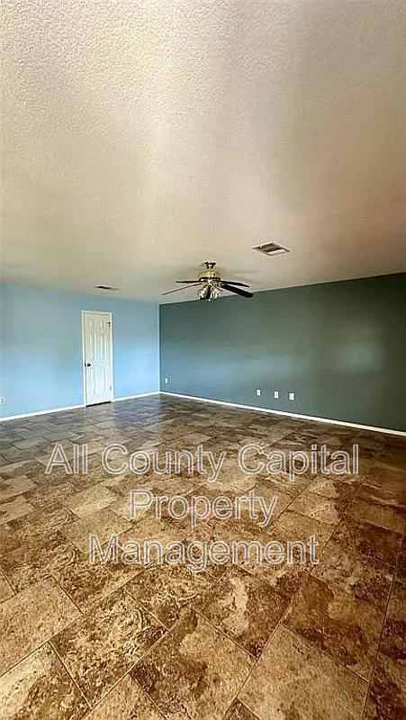 4 bed, 3.0 bath, 2652 sqft, $1,999 — Photo 2