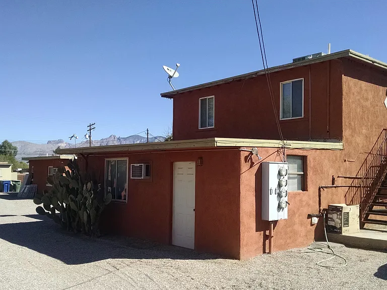 304-306 E Blacklidge Dr — Photo 14