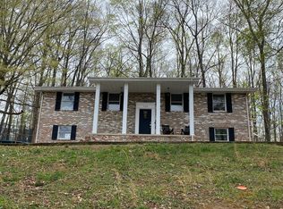 260 Poplar St, Mt Carmel, TN 37645