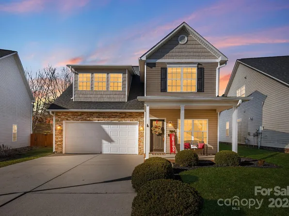 102 Chowan Dr, Fletcher, NC 28732