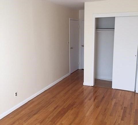 4th image of 9028 52nd Ave #2FL