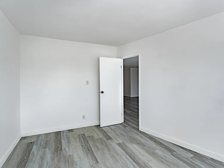 443 S Oakhurst Ave — Photo 17