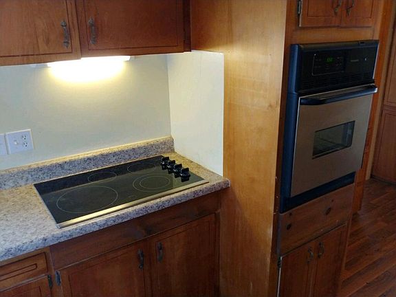 4th image of 513 N Park Blvd