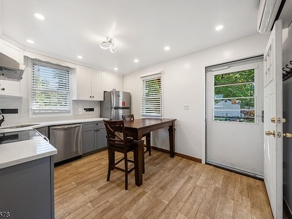 2nd image of 166 Victor St #2