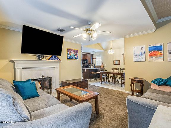 5th image of 414 Burgess Dr