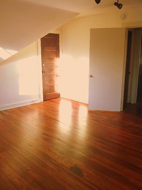 2nd image of 105 E Lemon St