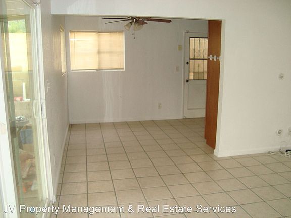 3rd image of 4924 Acacia Ave