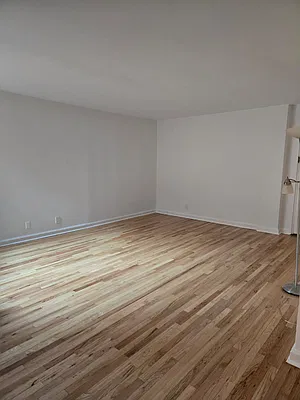 Sold by R New York | media 4