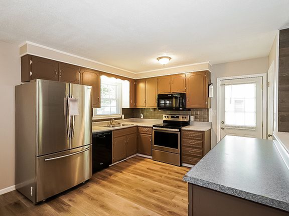 5th image of 108 Lilac Ct