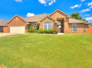 1901 Oak Dr, Moore, OK 73170