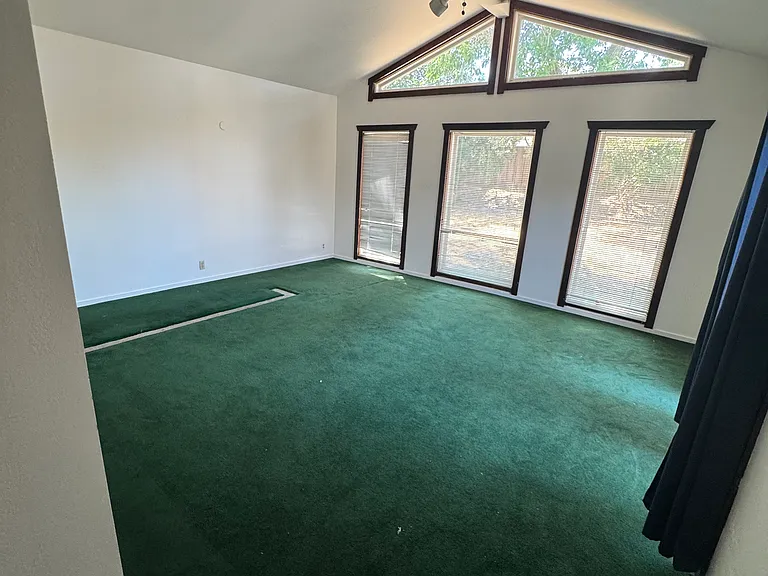 1181 Jensen Dr — Photo 1