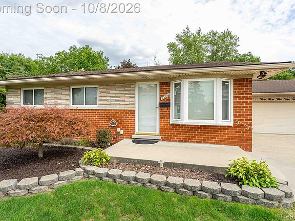 3rd image of 33552 Klein Cir