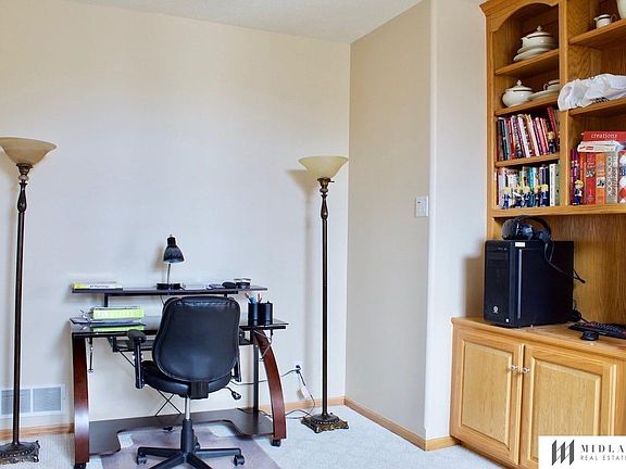 3rd image of 4624 Crestview Dr