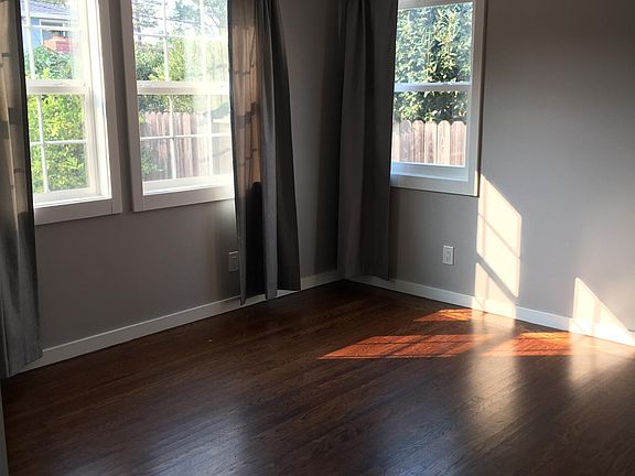 4th image of 1116 Clovelly Ln