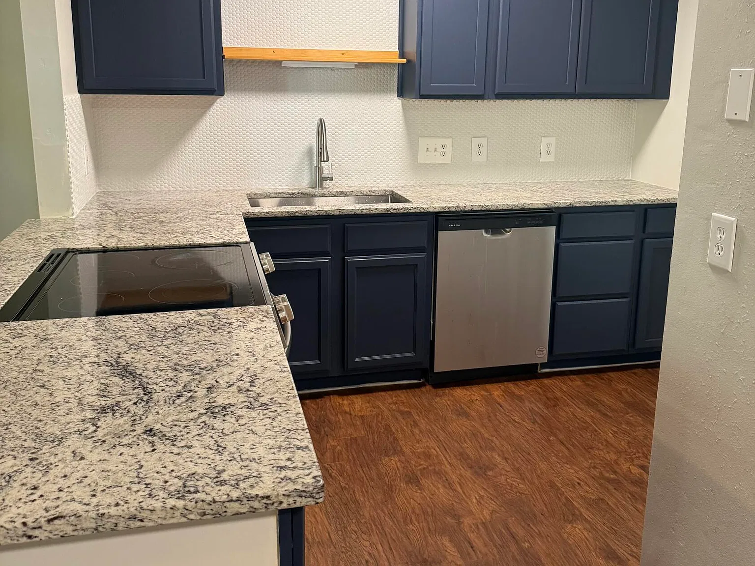 3 bed, 2.0 bath, 1575 sqft, $1,700 — Photo 3