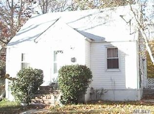 91 Grand Blvd, Wyandanch, NY 11798