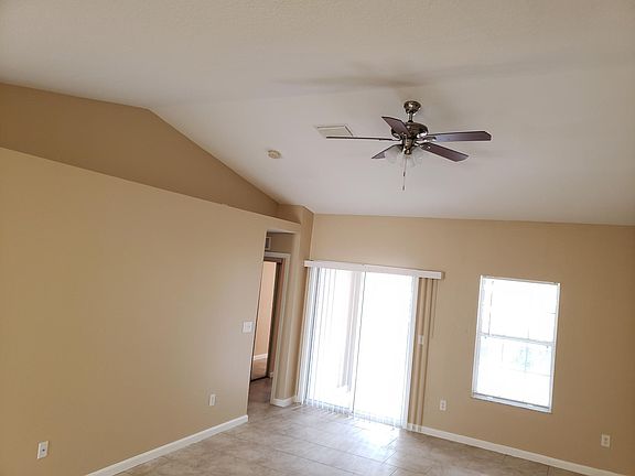 5th image of 32 Zoeller Ct