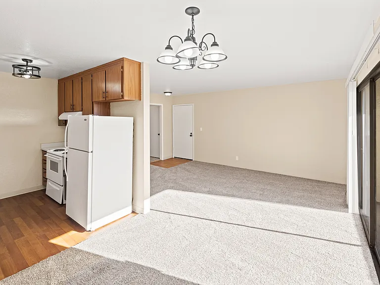 The Peppertree Apartments — Photo 12