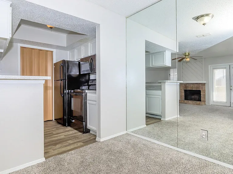 Lincoln Glens Apartments — Photo 35