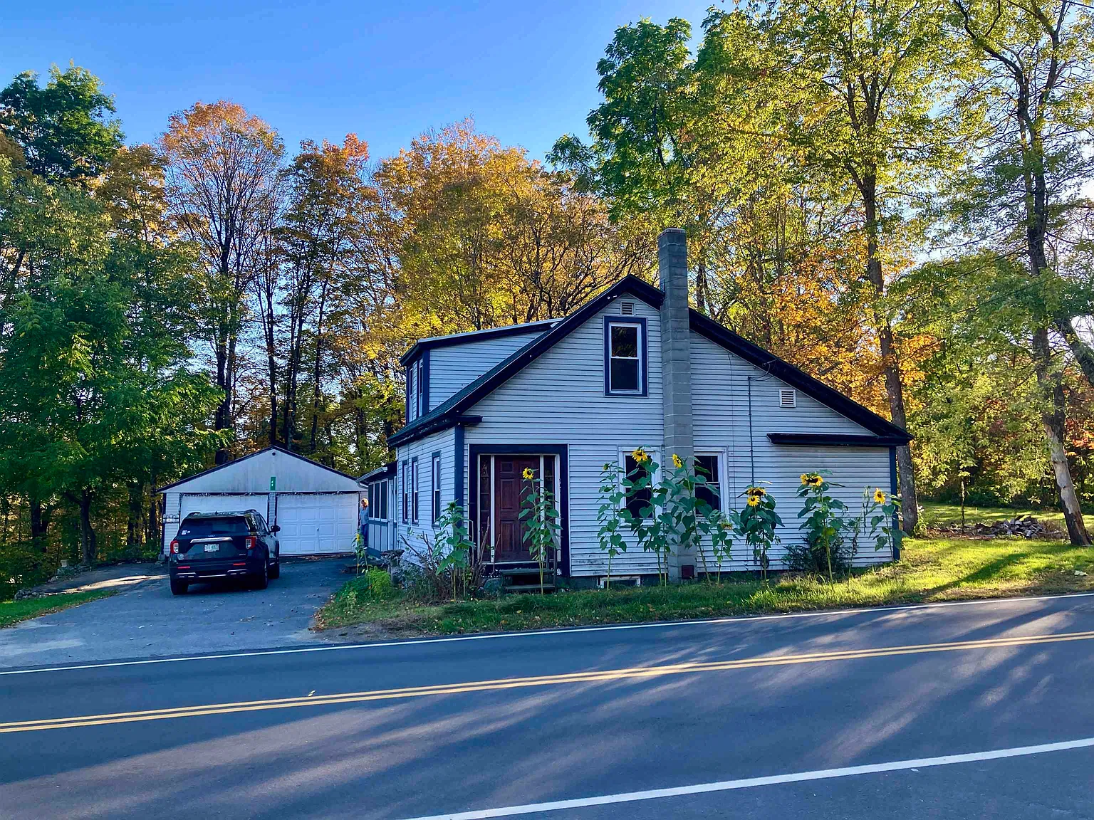 3 bed, 2.0 bath, 1612 sqft, $2,000 — Photo 1