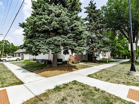 3rd image of 723 6th Ave N