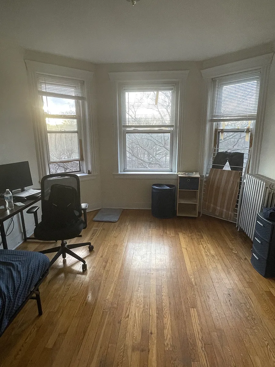 Building Photo - 352 Riverway #15