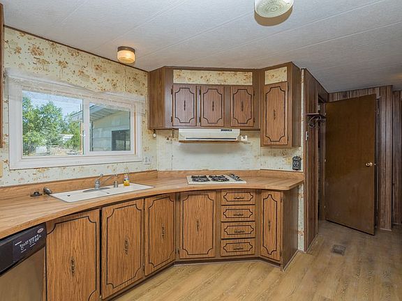 5th image of 658 Barlow Cir