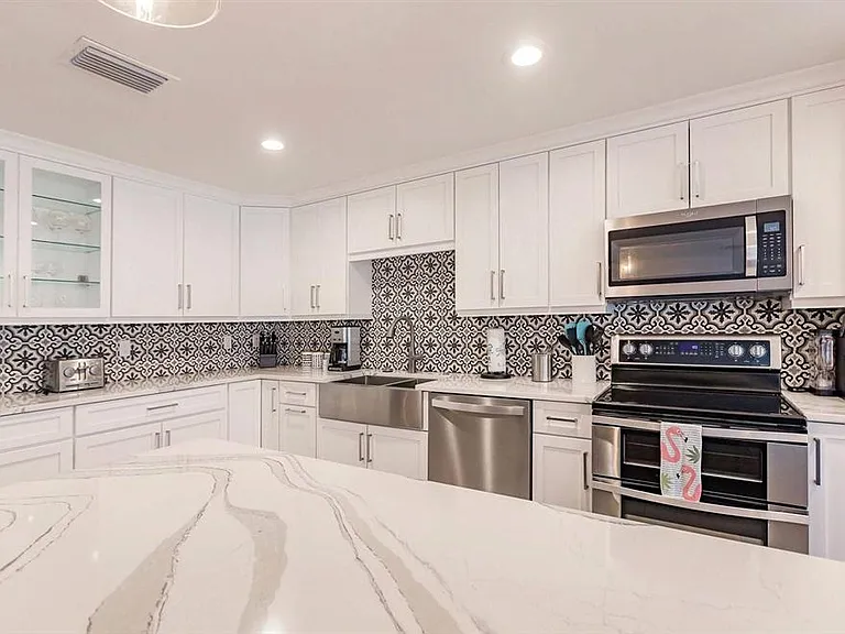 1125 W Peppertree Dr #102 — Photo 10
