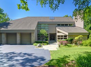 8555 Oak Knoll Dr, Burr Ridge, IL