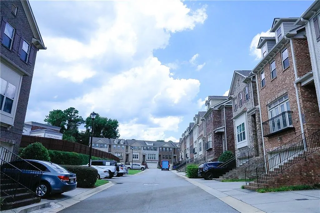 3 bed, 3.5 bath, 2213 sqft, $3,650 — Photo 4