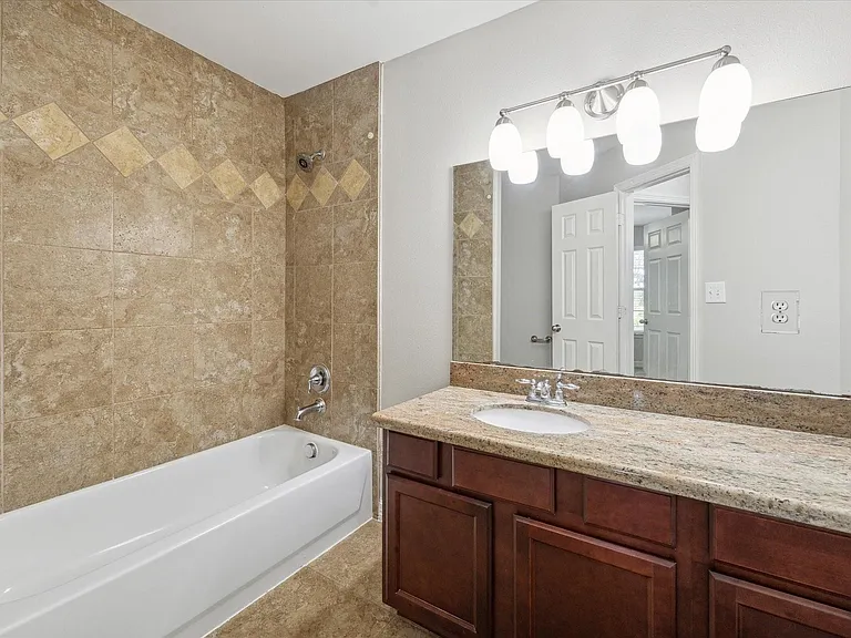 2624 Detering St — Photo 16