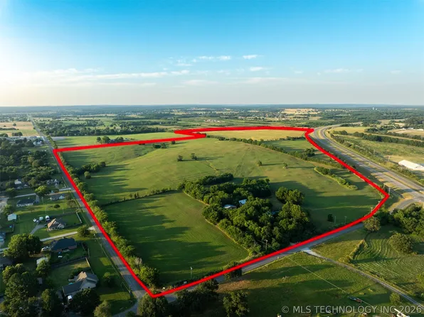 17022 W Grandview Rd, Tahlequah, OK 74464