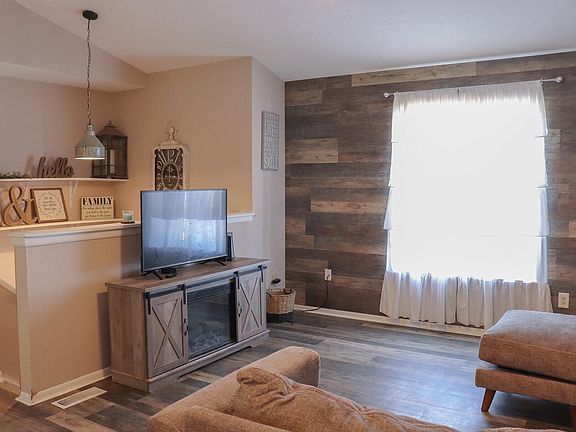 4th image of 4065 Woodchase Dr