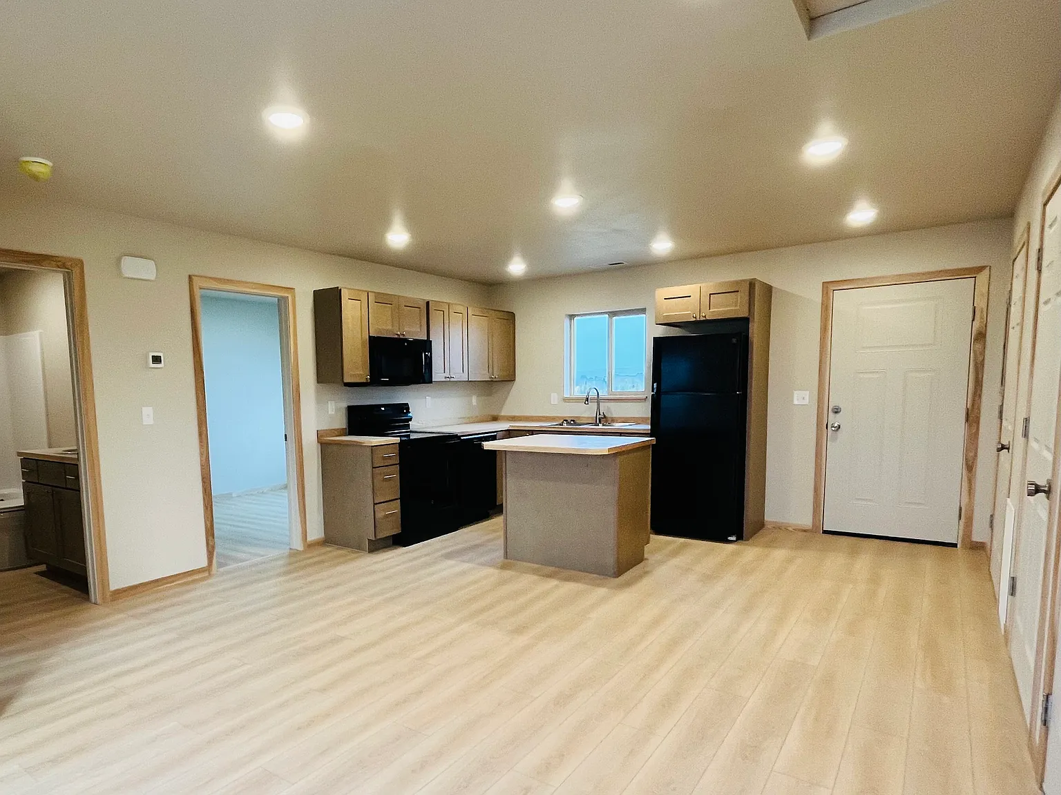 2 bed, 800 sqft, $1,200 — Photo 2